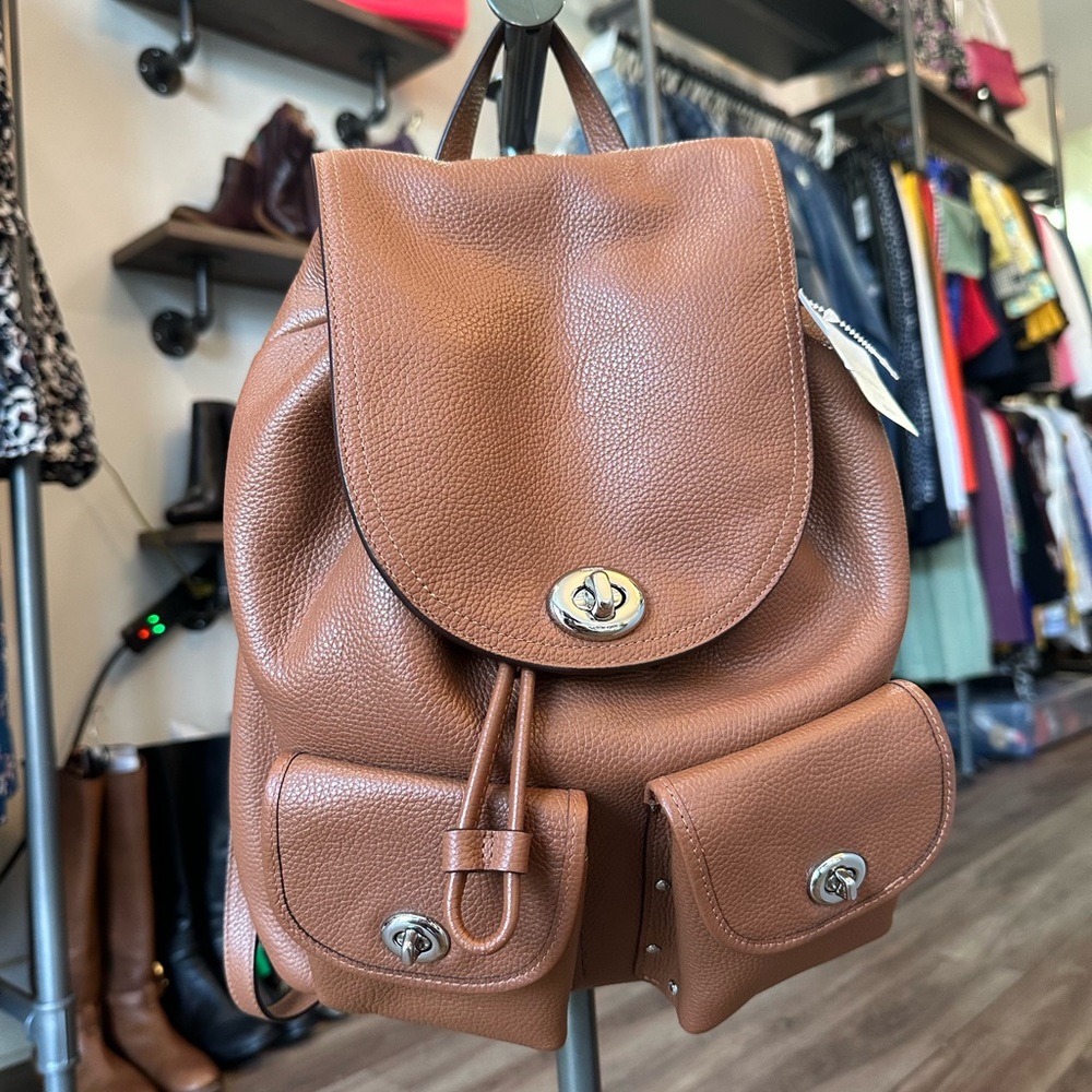 Coach backpack in brown size M with pockets on front